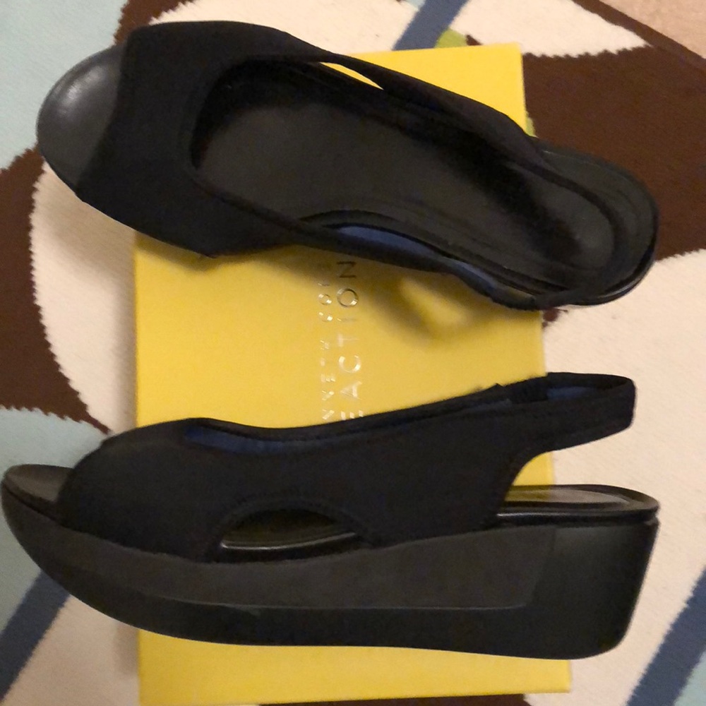 Kenneth Cole sandals